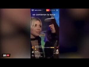 Wanda Nara pomicia in diretta Instagram con il rapper L-Gante